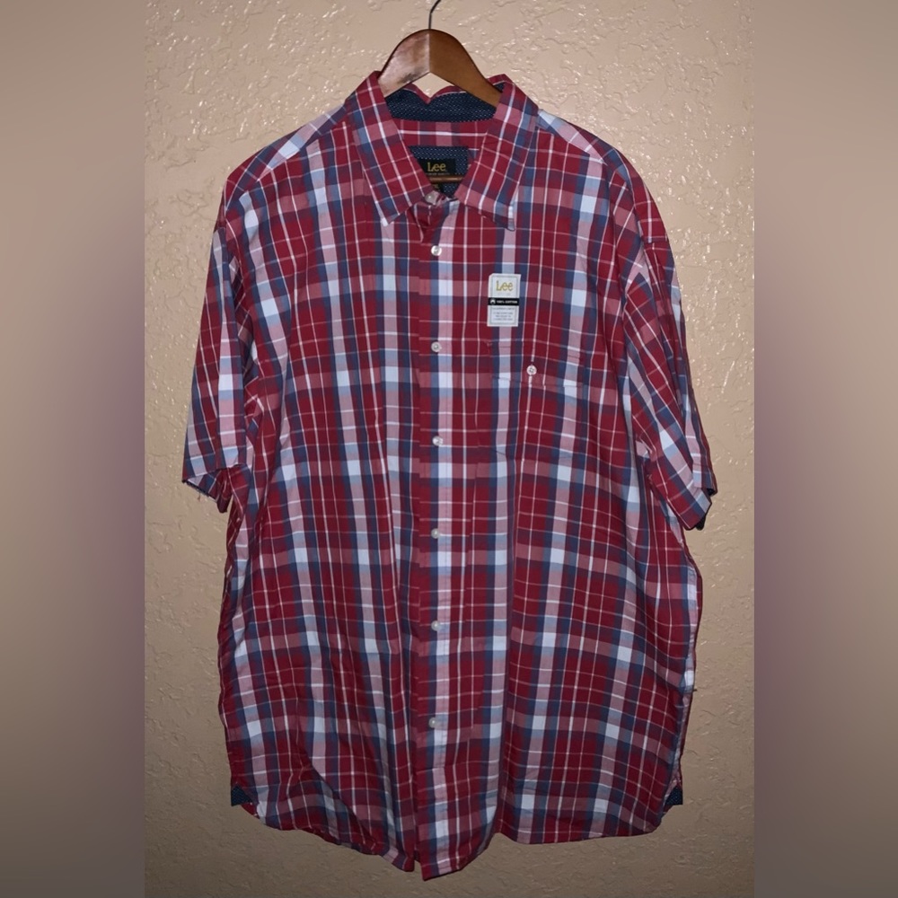 Men’s Lee Short Sleeve Button Up Shirt Sz: 2XL. NWOT